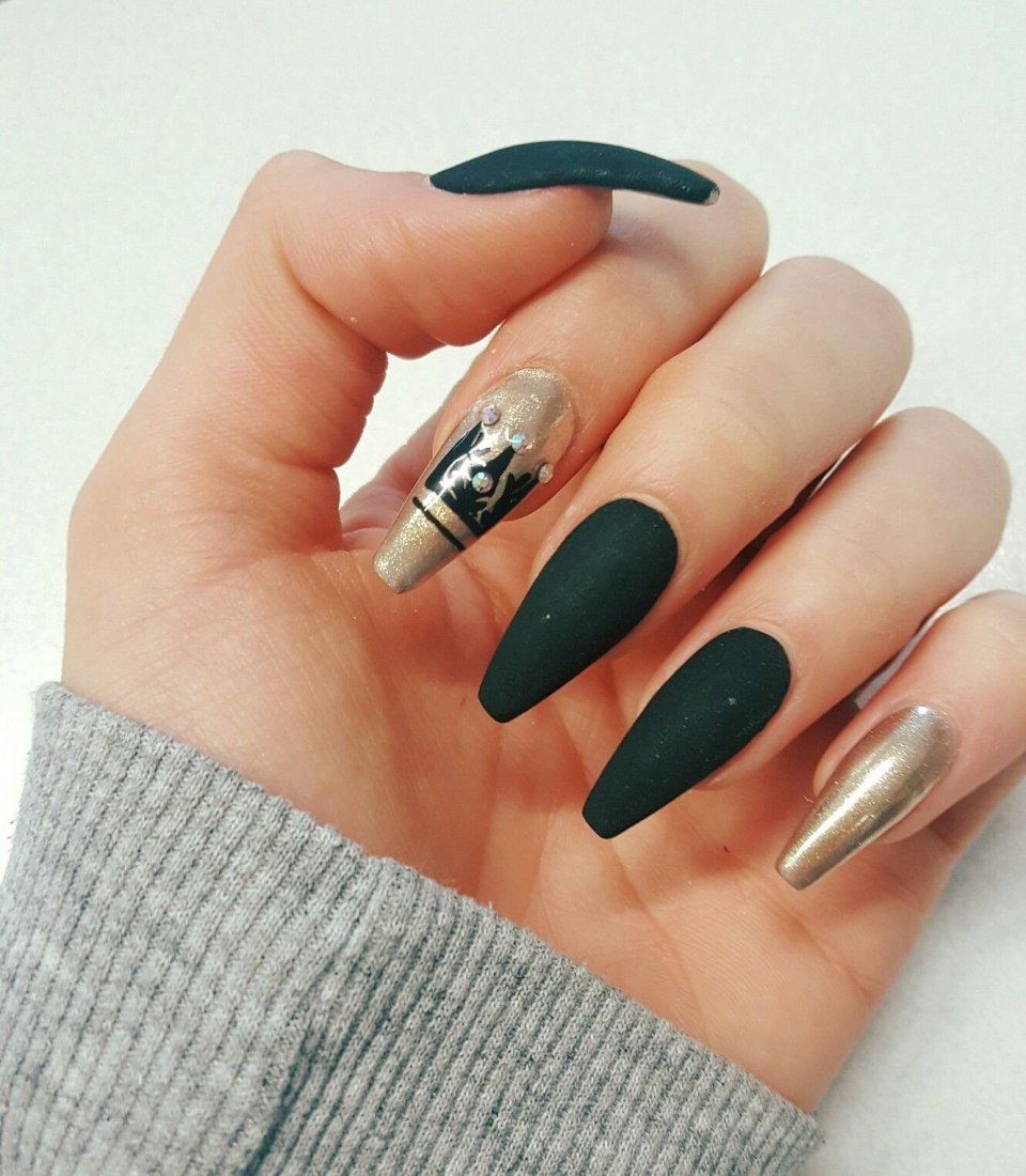 Чёрные ногти форма балерина