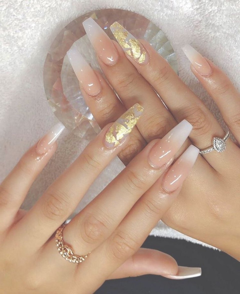 Ногти балерина бежевый маникюр с фольгой