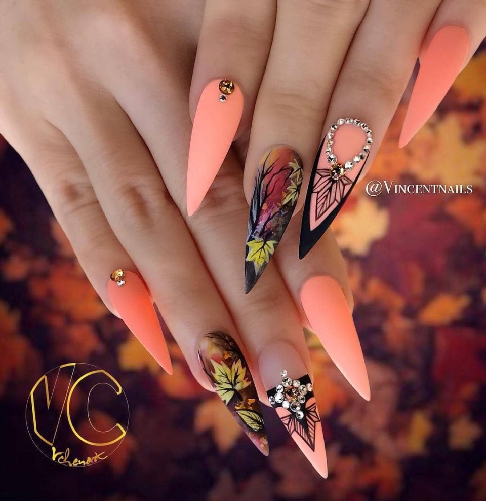 Осенний дизайн на острые ногти