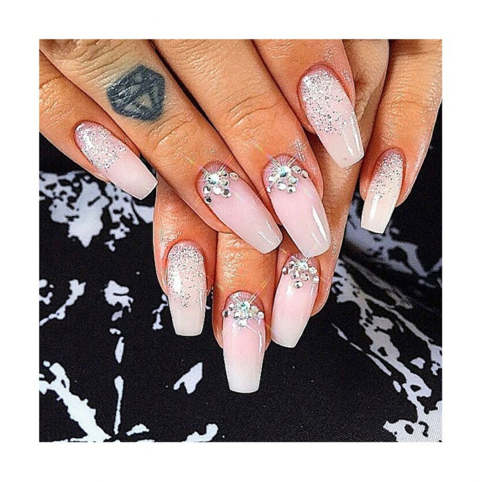 Маникюр на средние ногти балерина новогодние