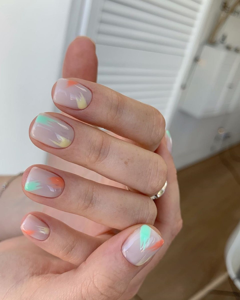 Маникюр с мазками