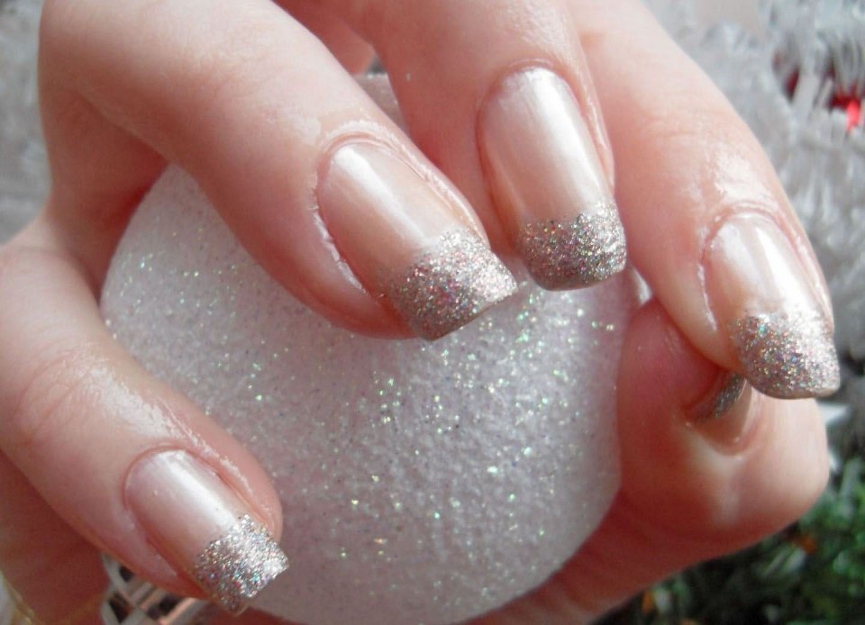 Шеллак с блестками на кончиках