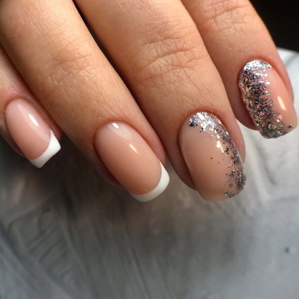 Классический нюдовый маникюр