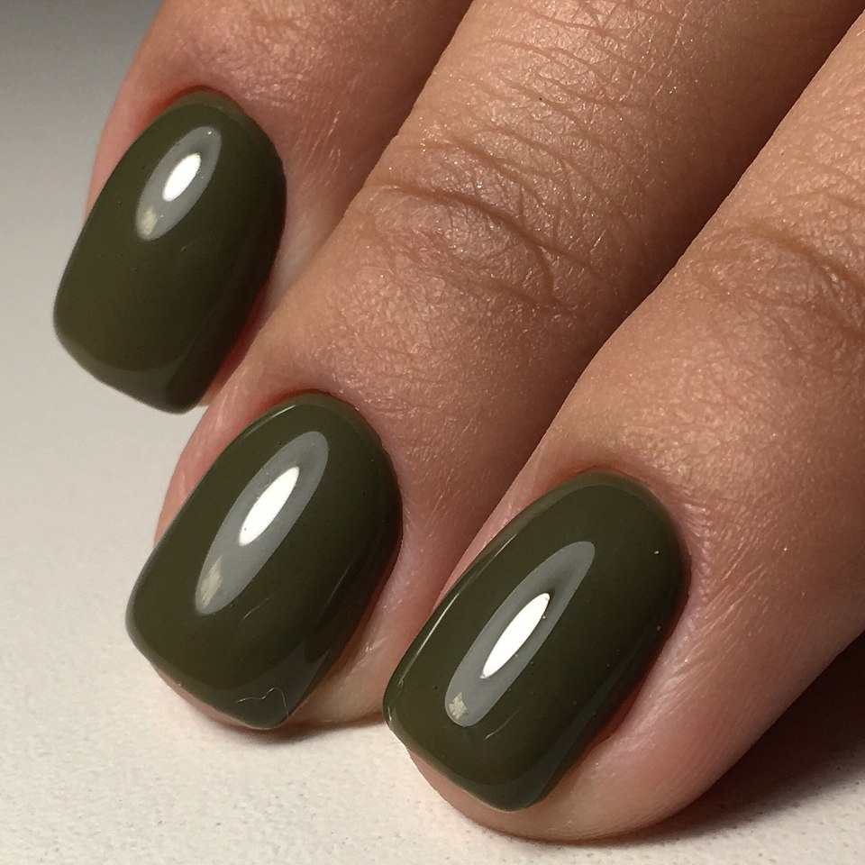 Оливковый маникюр