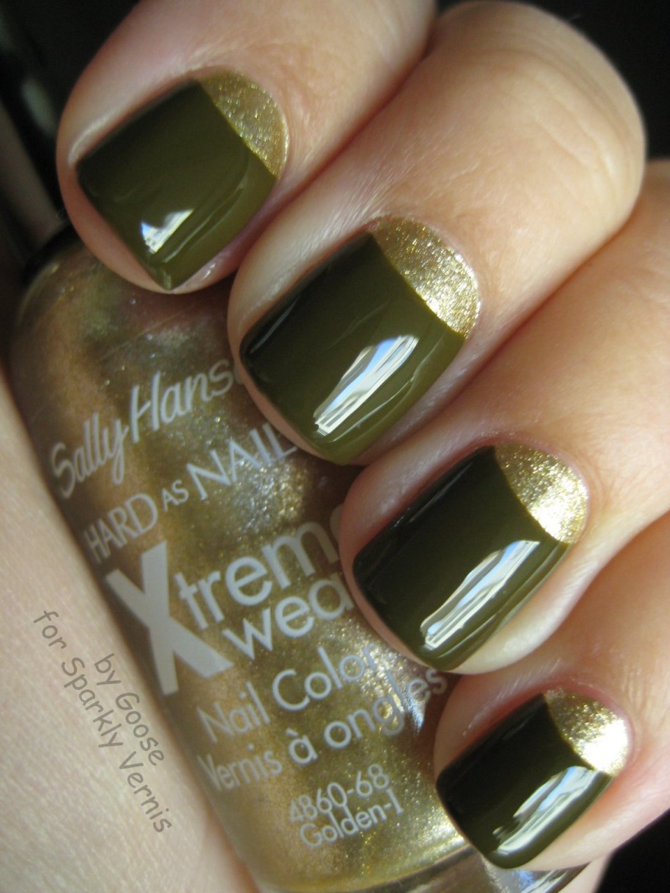 Маникюр салатовый с золотом