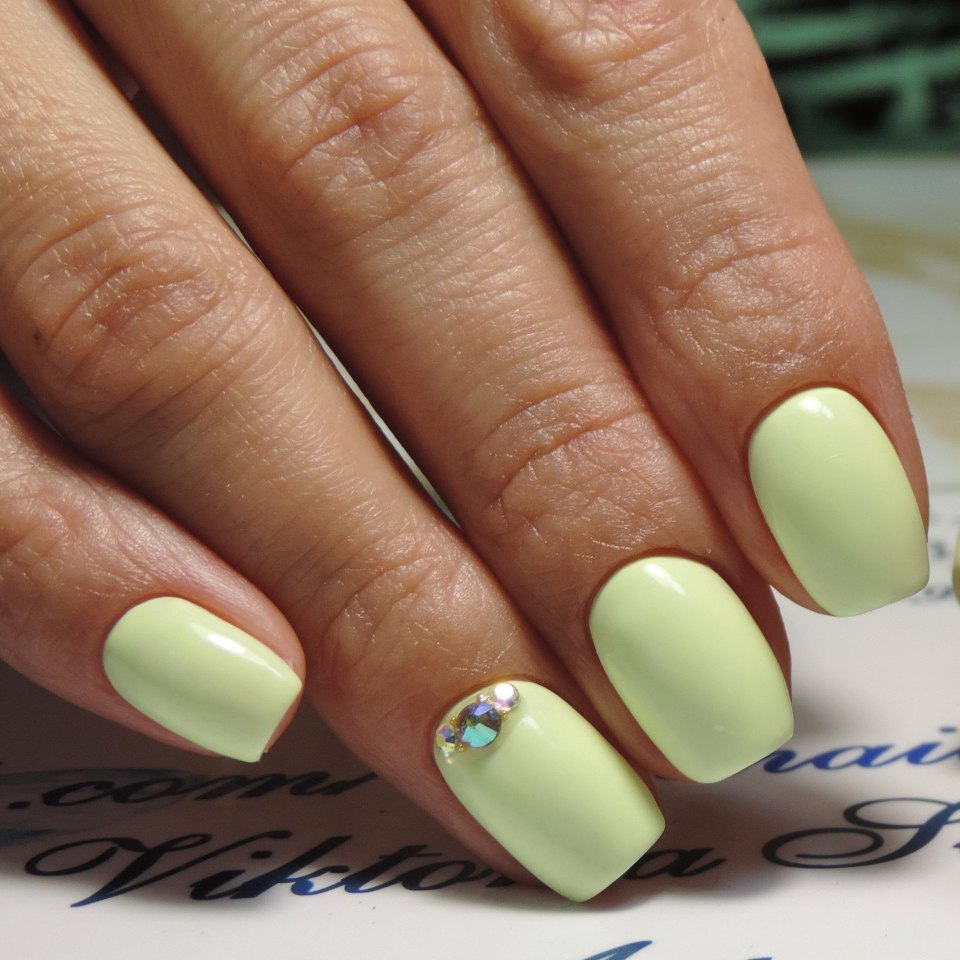 Зелёный маникюр фото