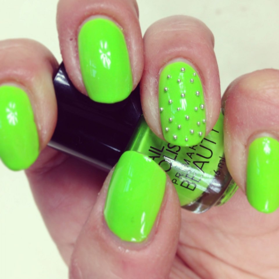 Маникюр зеленого цвета