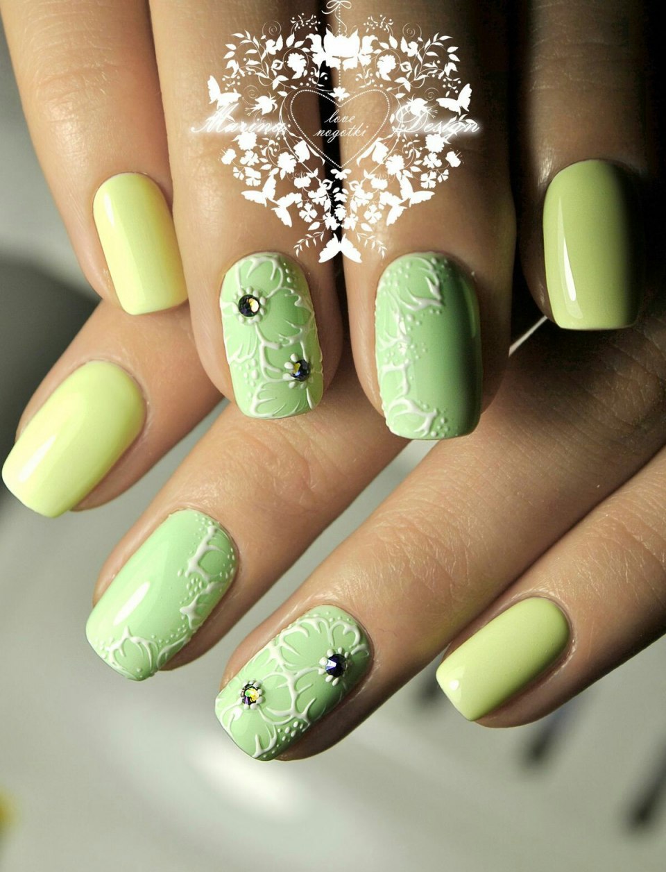 Зелёный шеллак маникюр