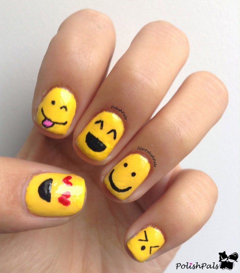 Ногти со смайлами