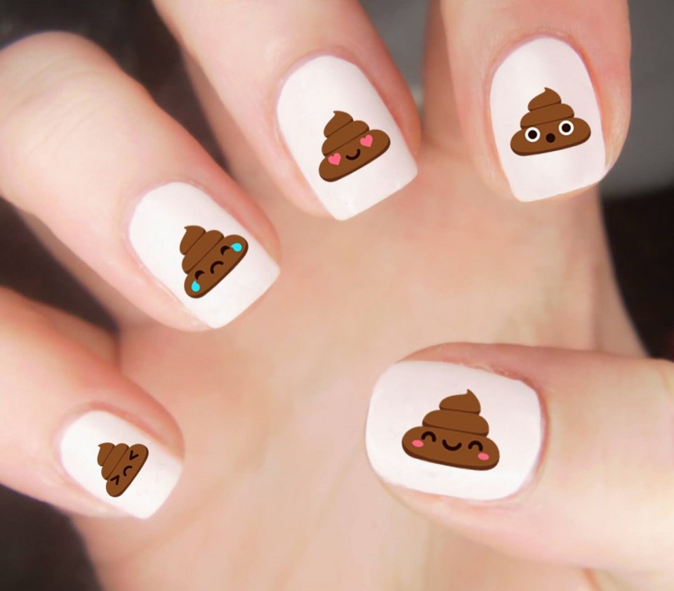 Маникюр со смайликами на короткие ногти