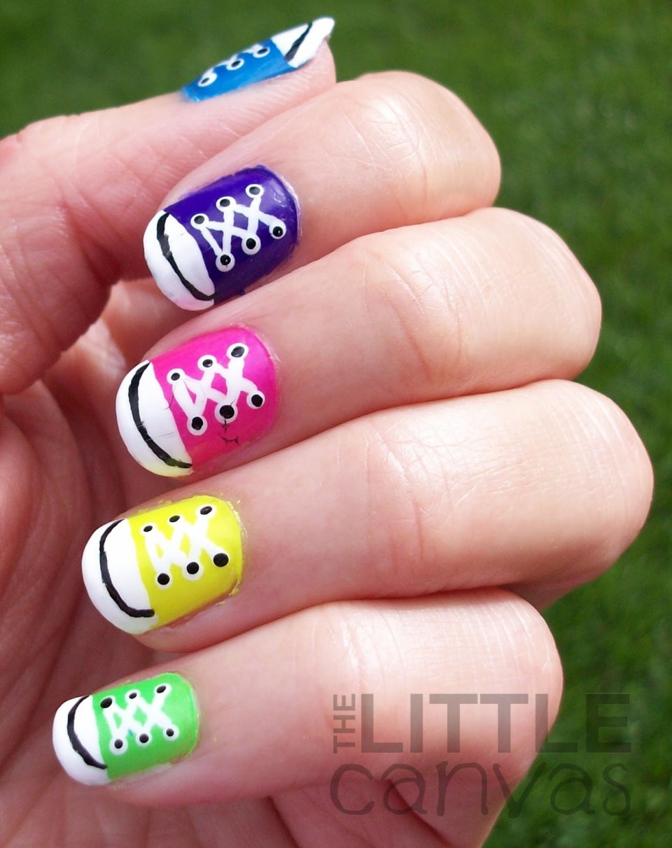 Маникюр с едой