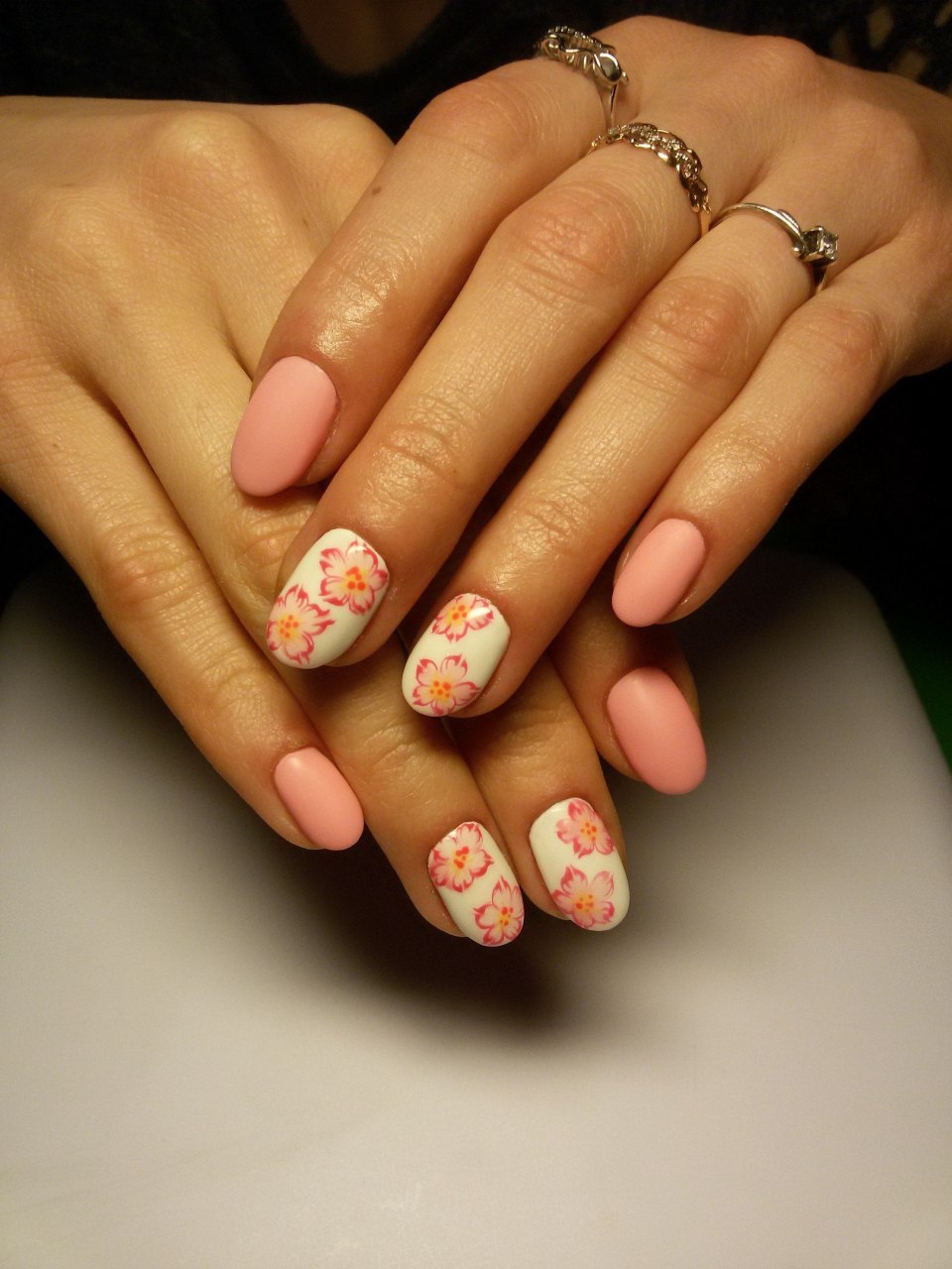 Маникюр на средние ногти