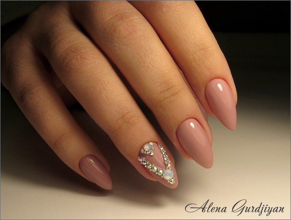 Короткие острые ногти