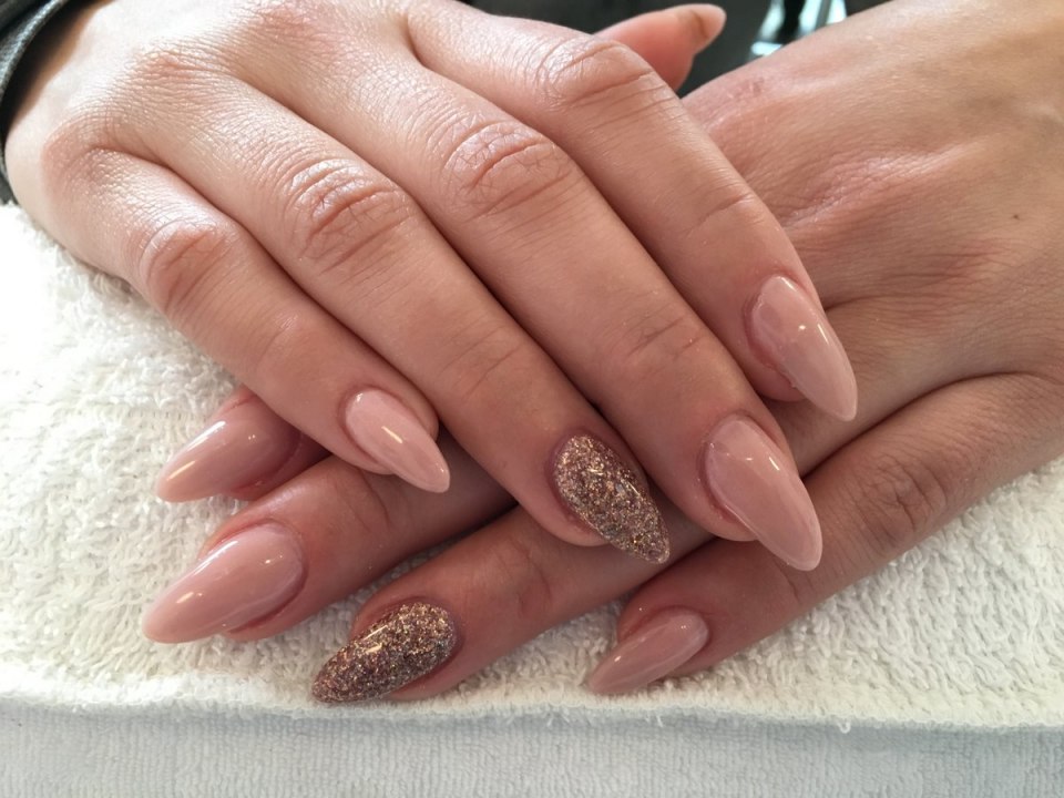 Овальный маникюр