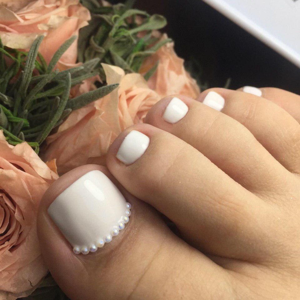 Педикюр невесты