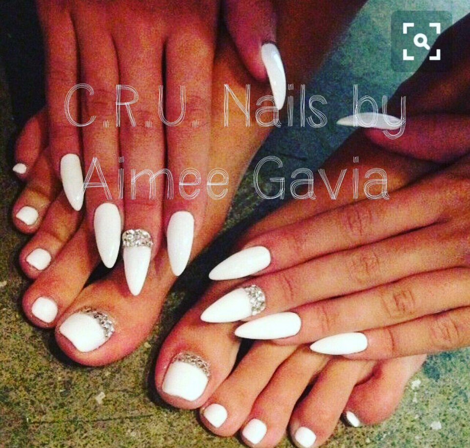 Белый маникюр и педикюр