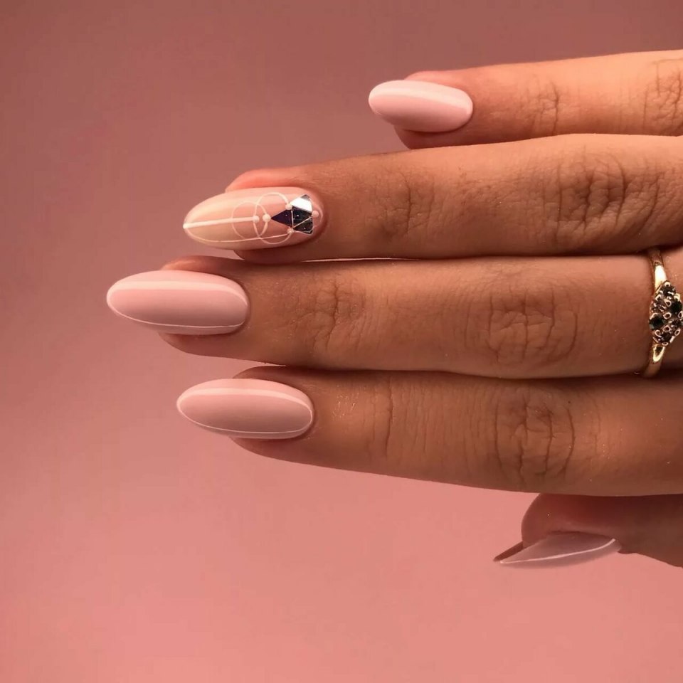 Деловой маникюр