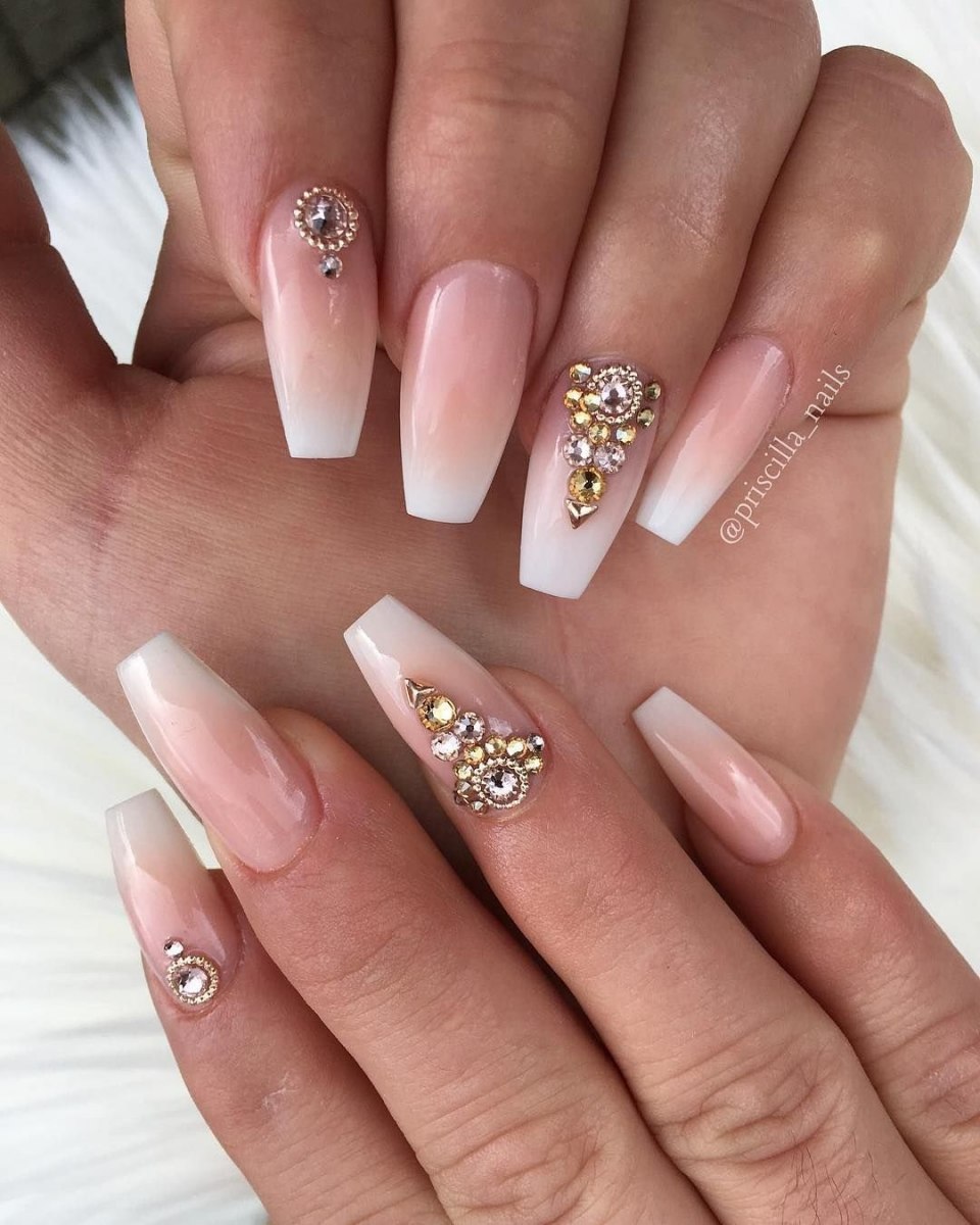 Бежевый маникюр балерина