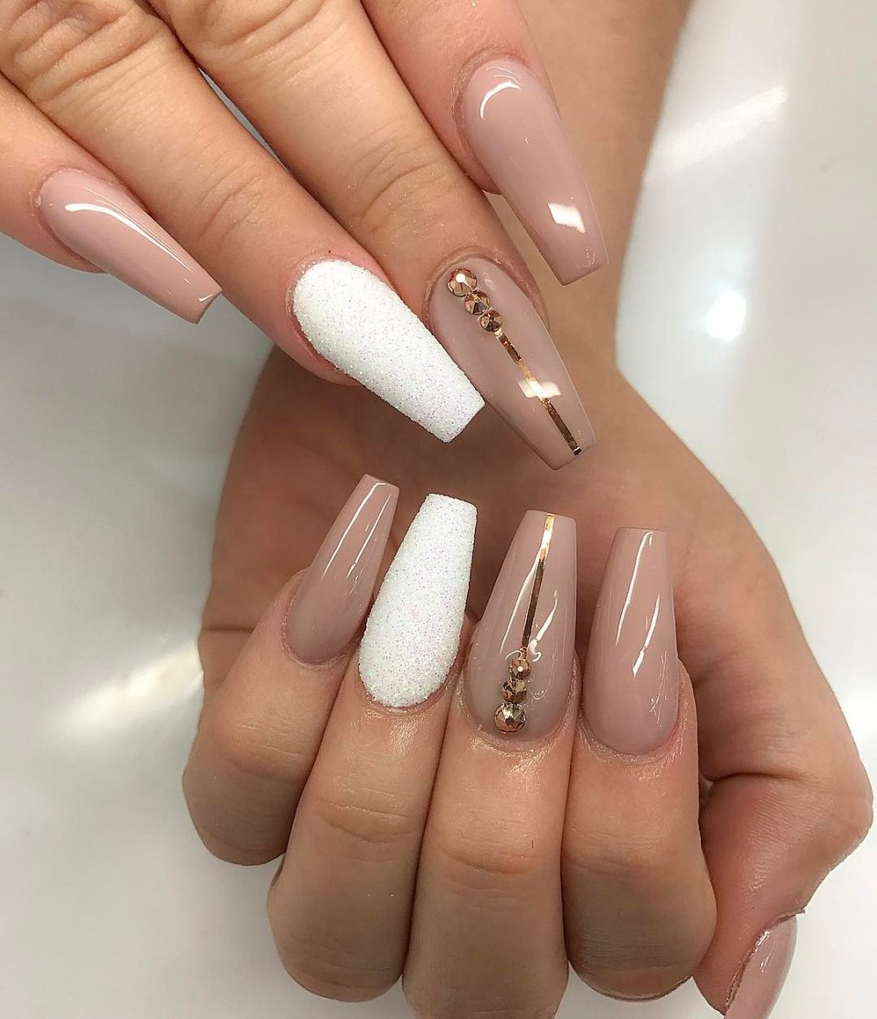 Ногти балерина бежевые