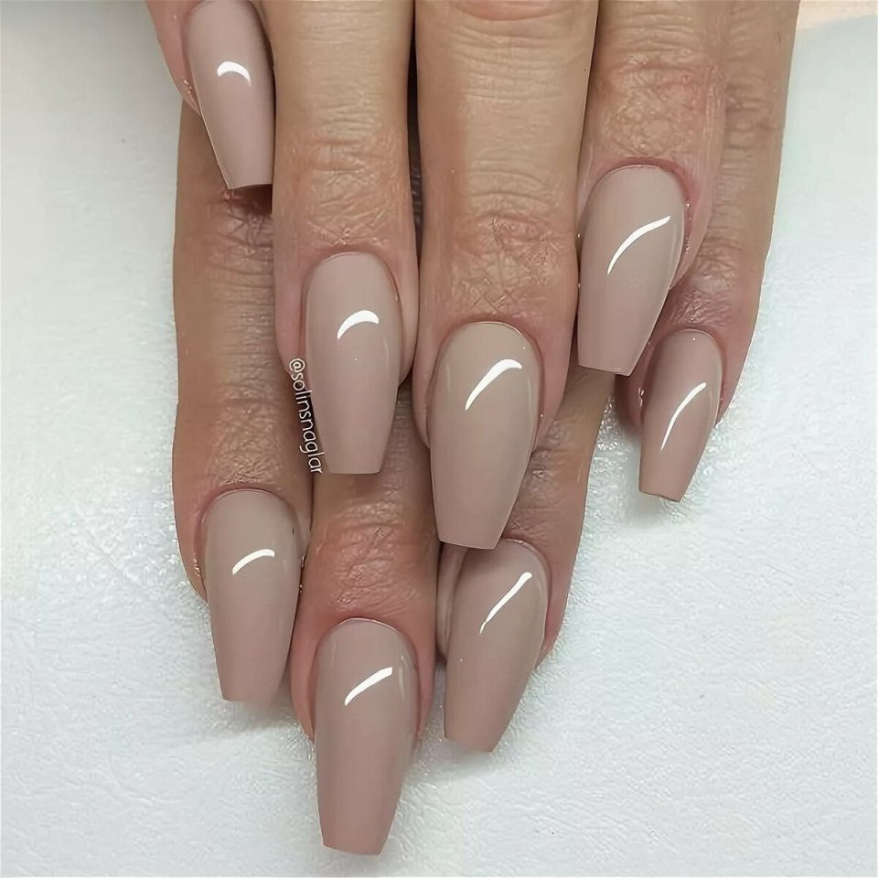 Бежевый маникюр балерина