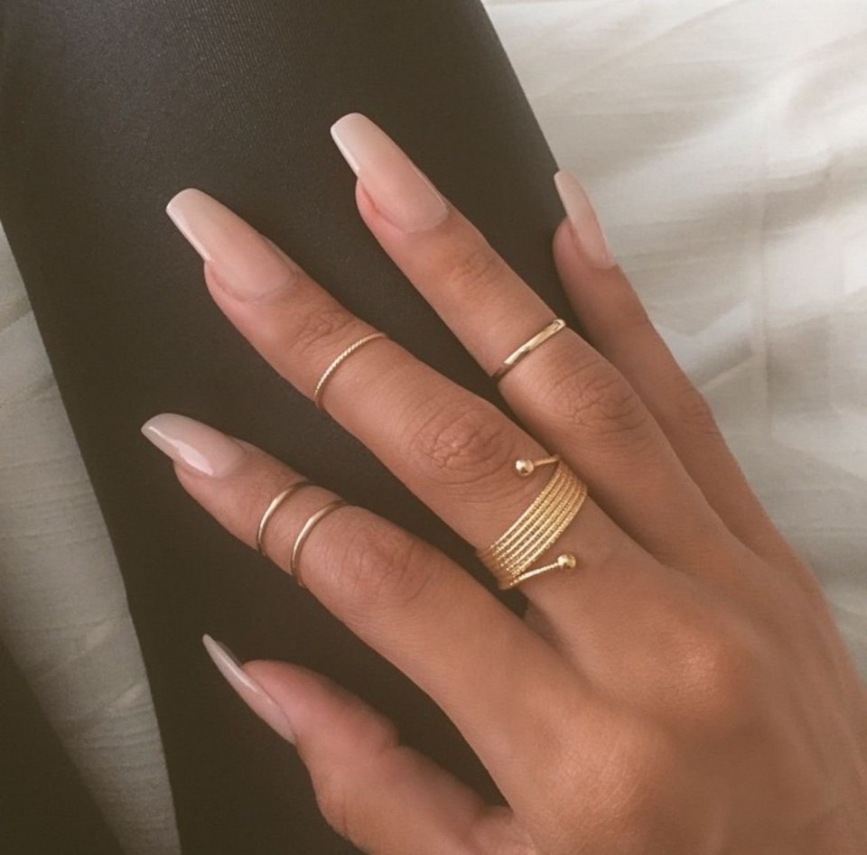 Нюдовые ногти длинные квадратные