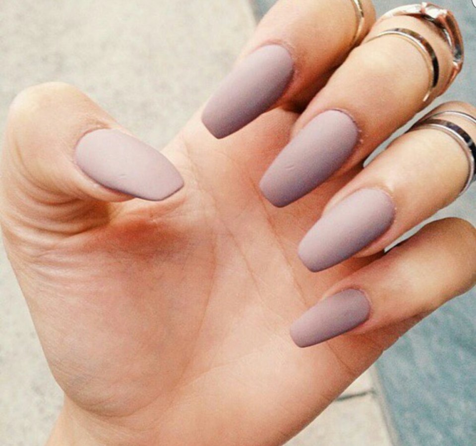Ногти однотонные матовые бежевые
