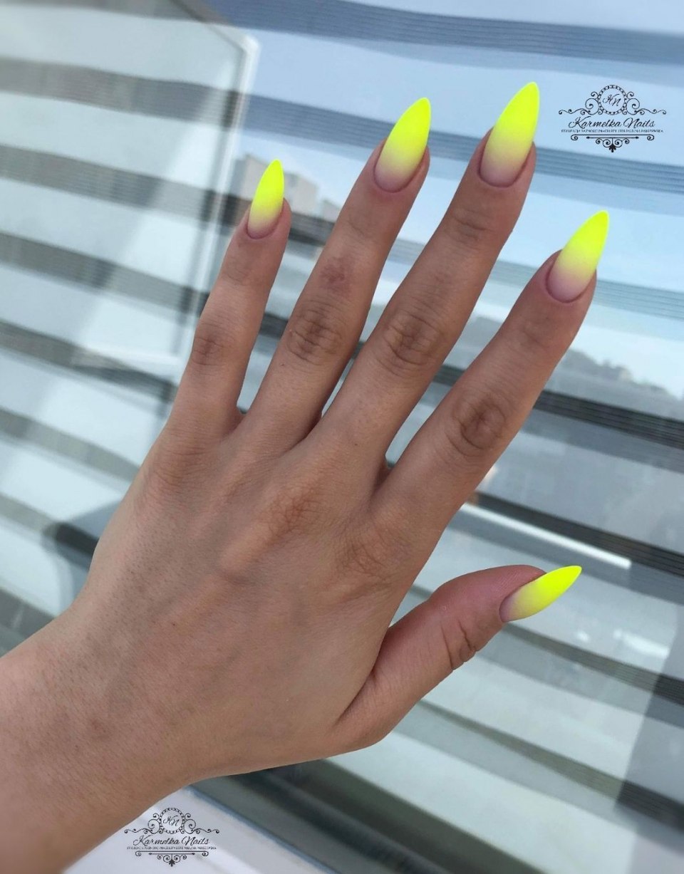 Жёлтый маникюр 2020