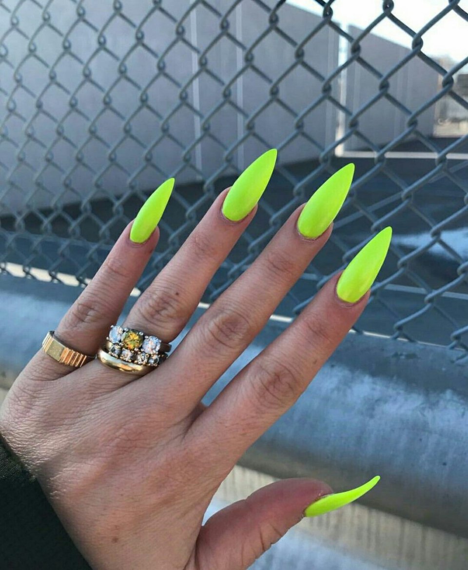 Ногти острые яркие