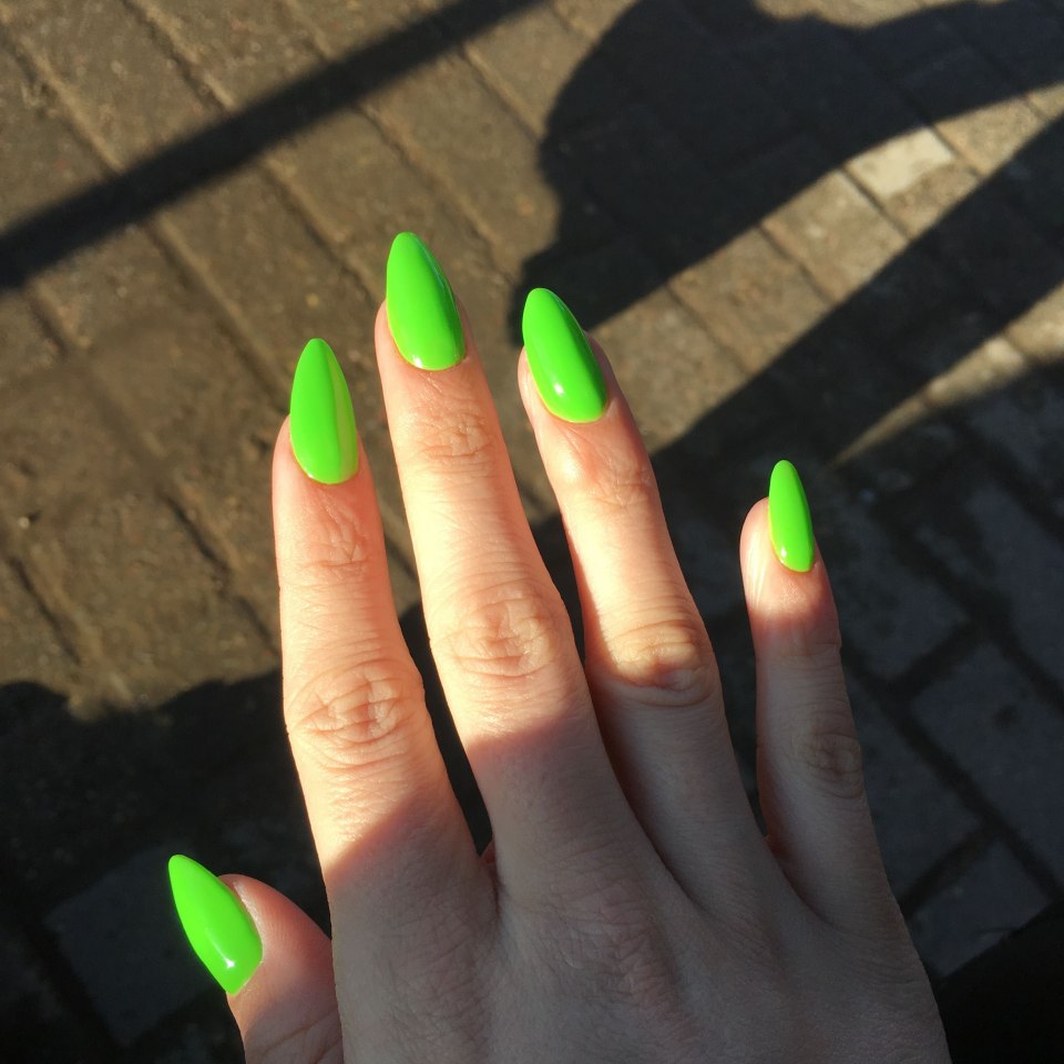 Ногти длинные острые яркие