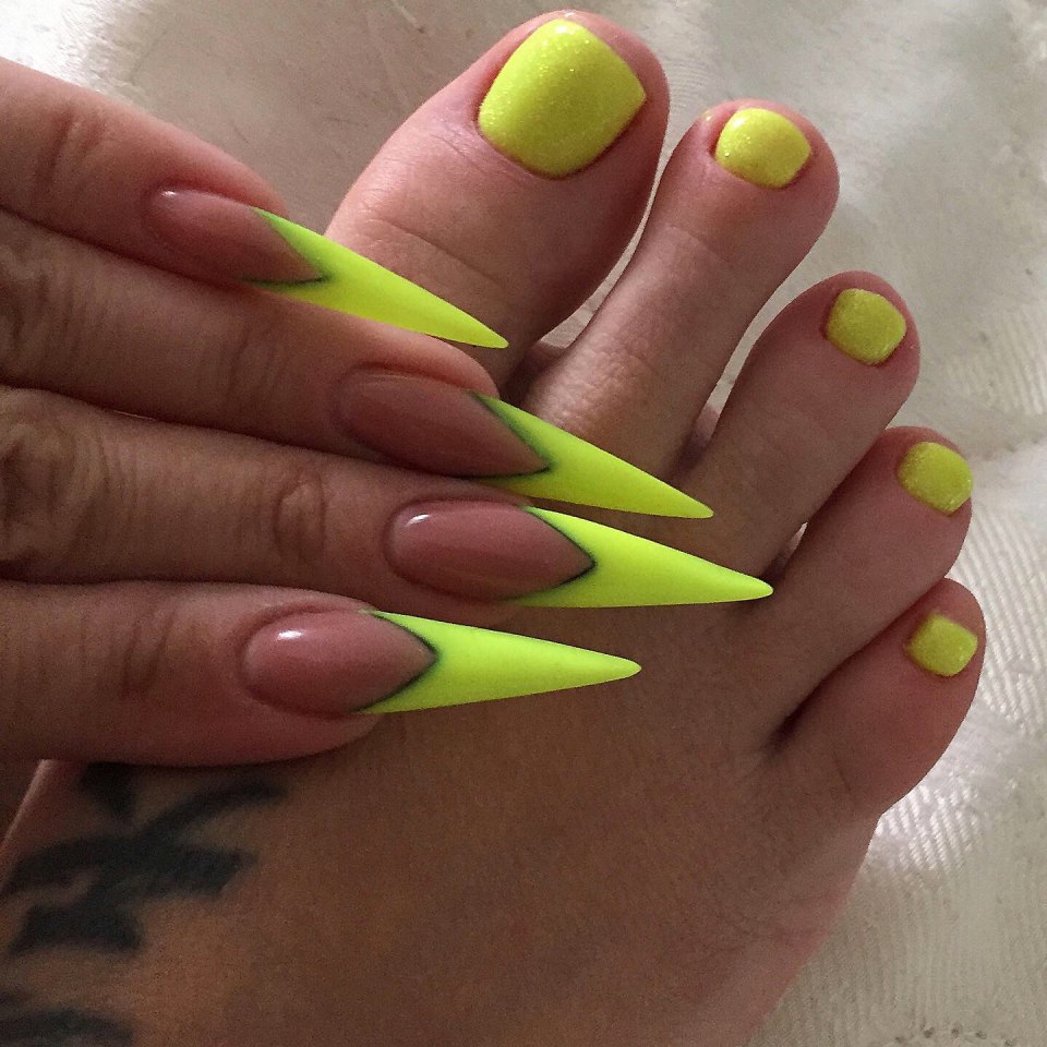 Цветной френч на острых ногтях