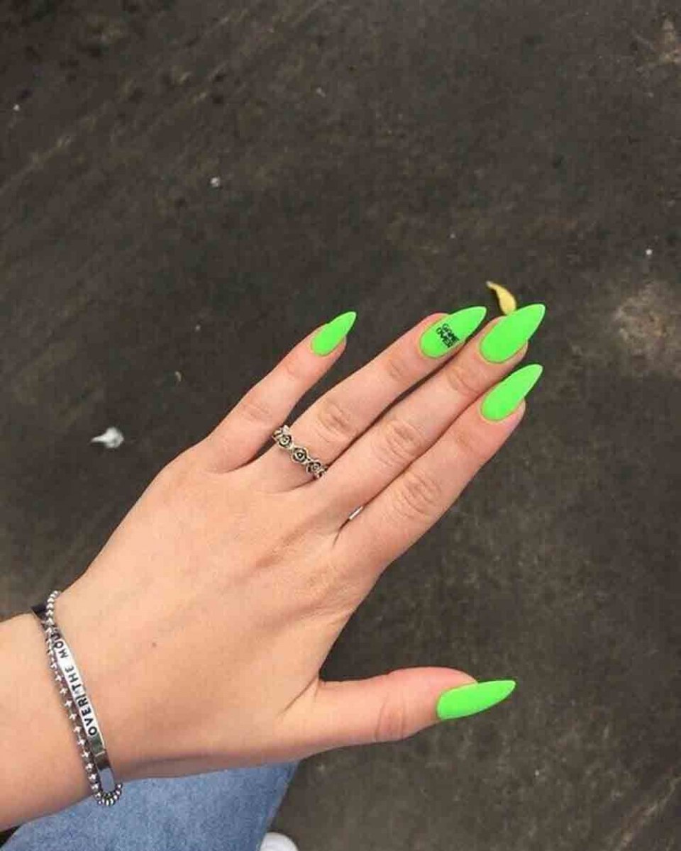Салатовые ногти миндаль