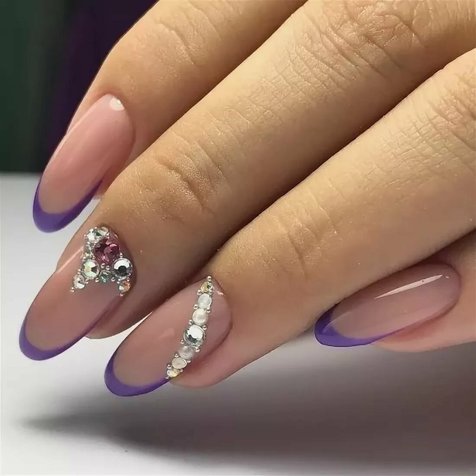 Сиреневый френч миндаль