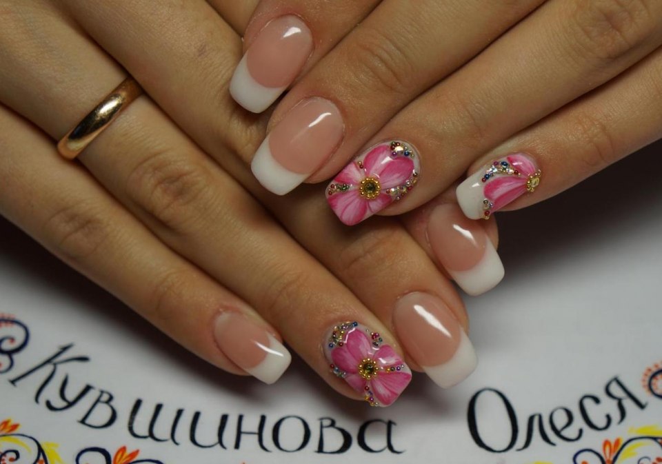 Белый френч с цветным рисунком