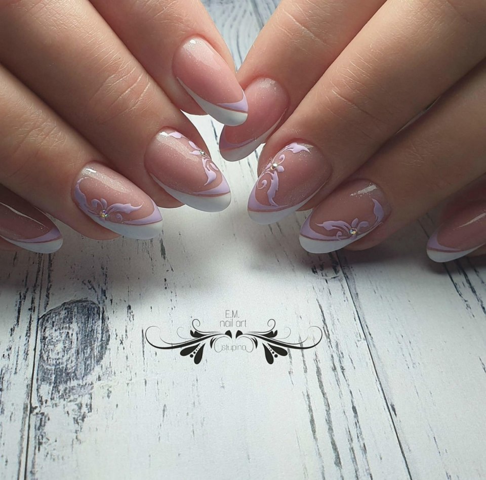 Ногти белый френч с рисунком