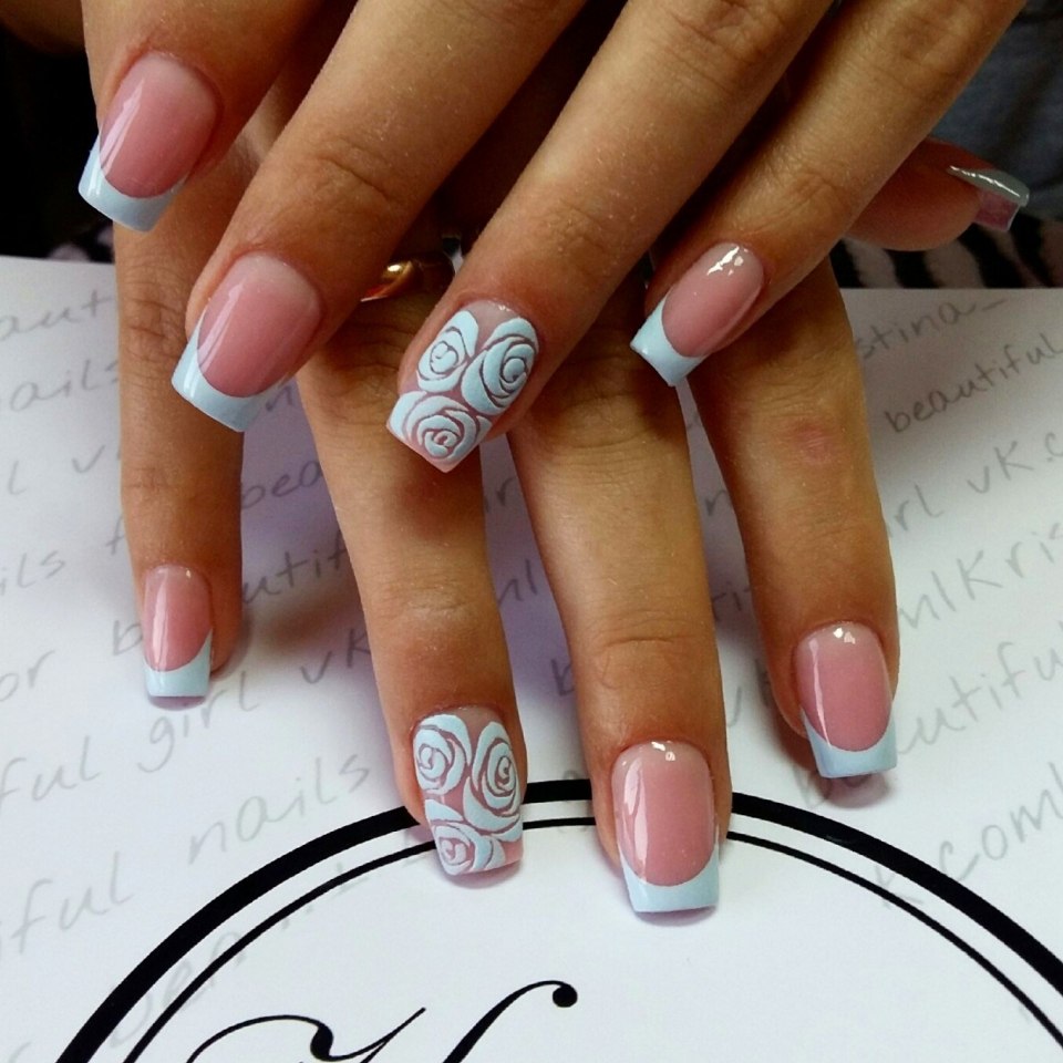 Белый французский маникюр с рисунком