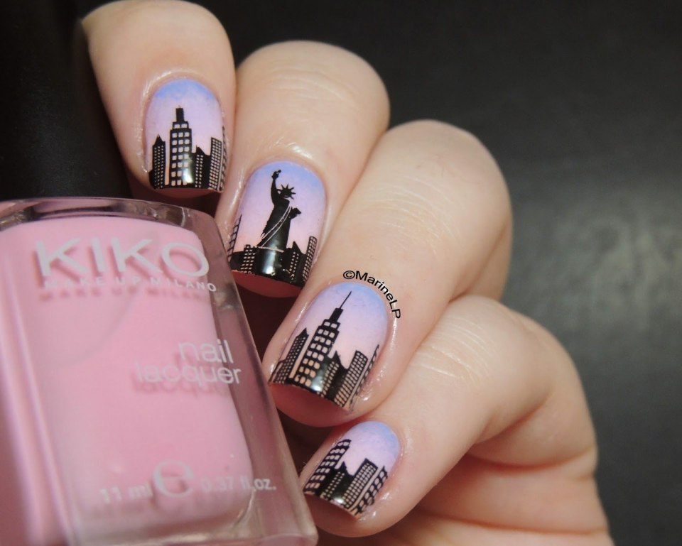 Красивый маникюр с Эйфелевой башней