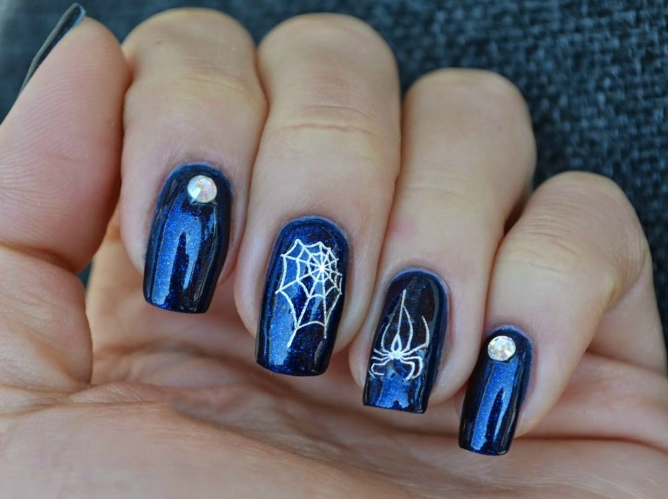 Паук на ногтях