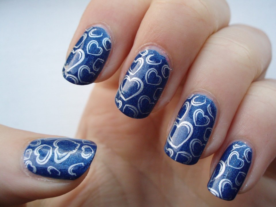 Узоры на синих ногтях