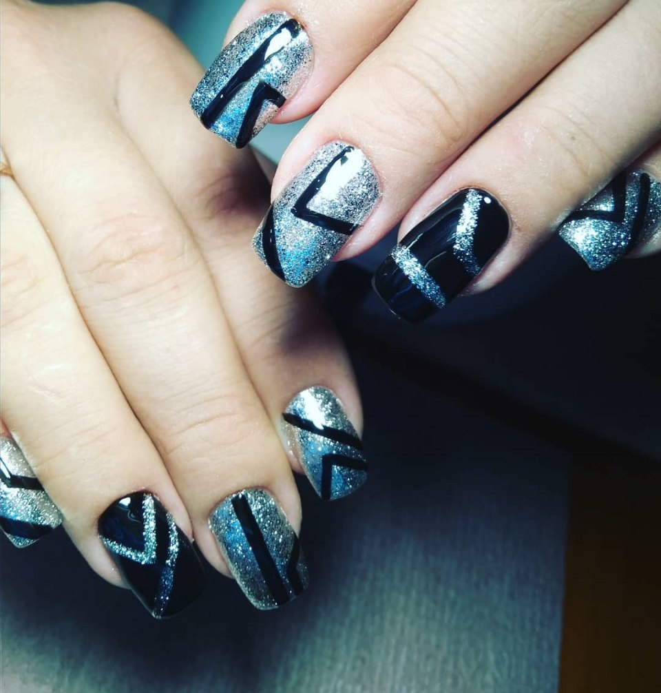 Геометрический маникюр с блестками