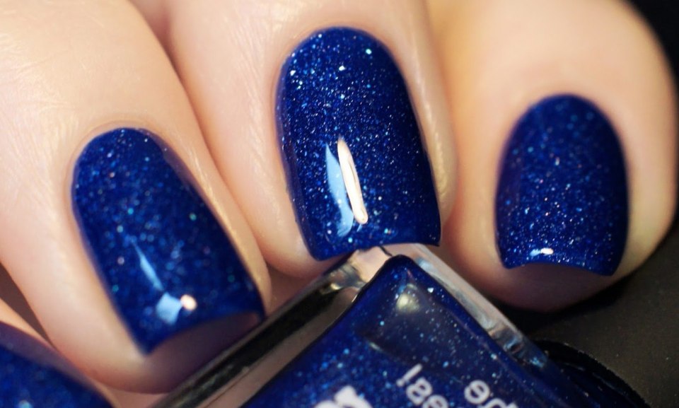Синий маникюр