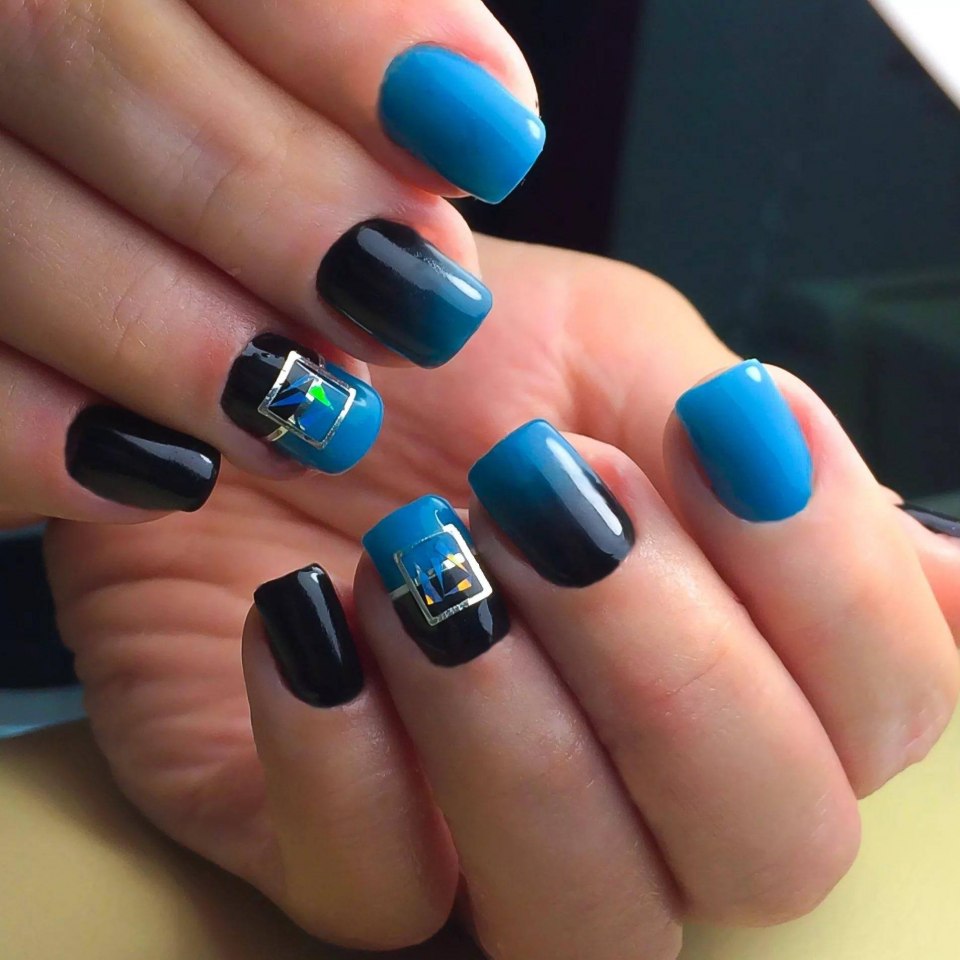 Маникюр в черно синих тонах