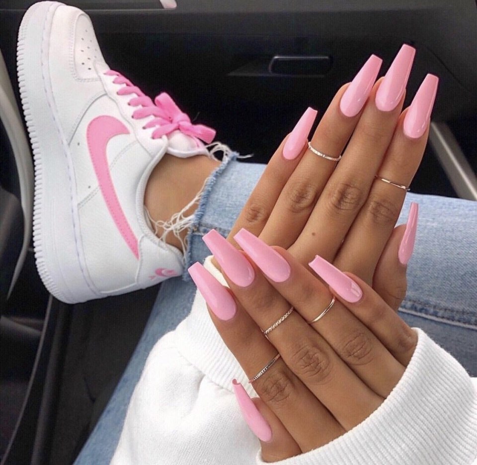 Модные розовые ногти