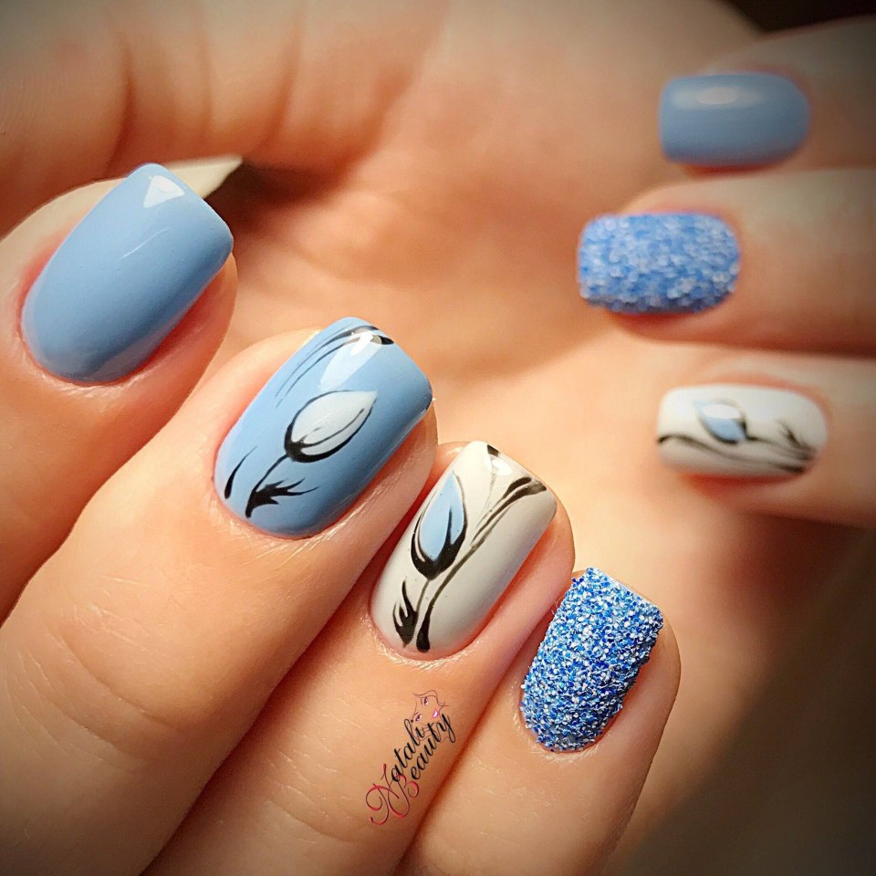 Ногти в голубых тонах