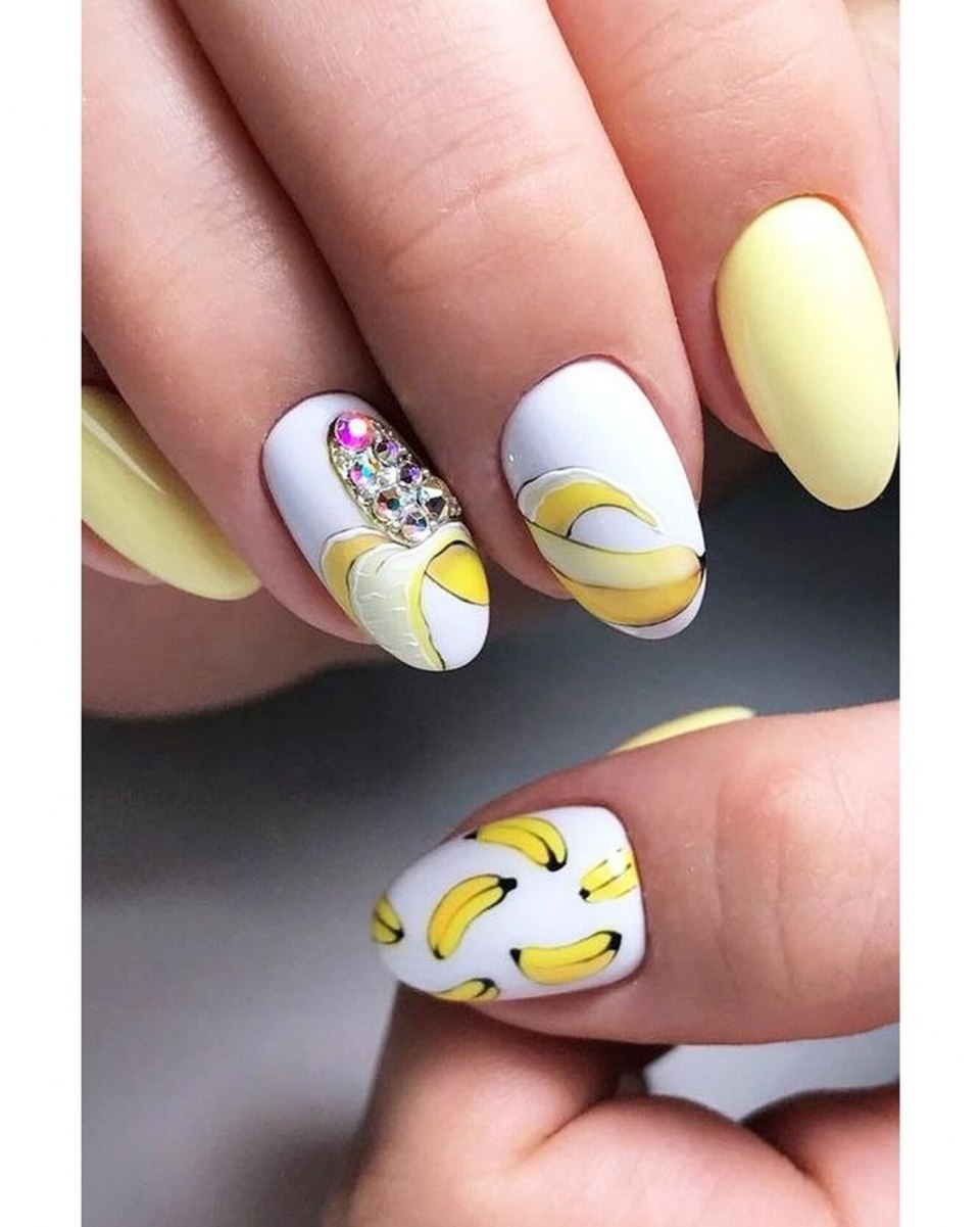 Маникюр с бананами