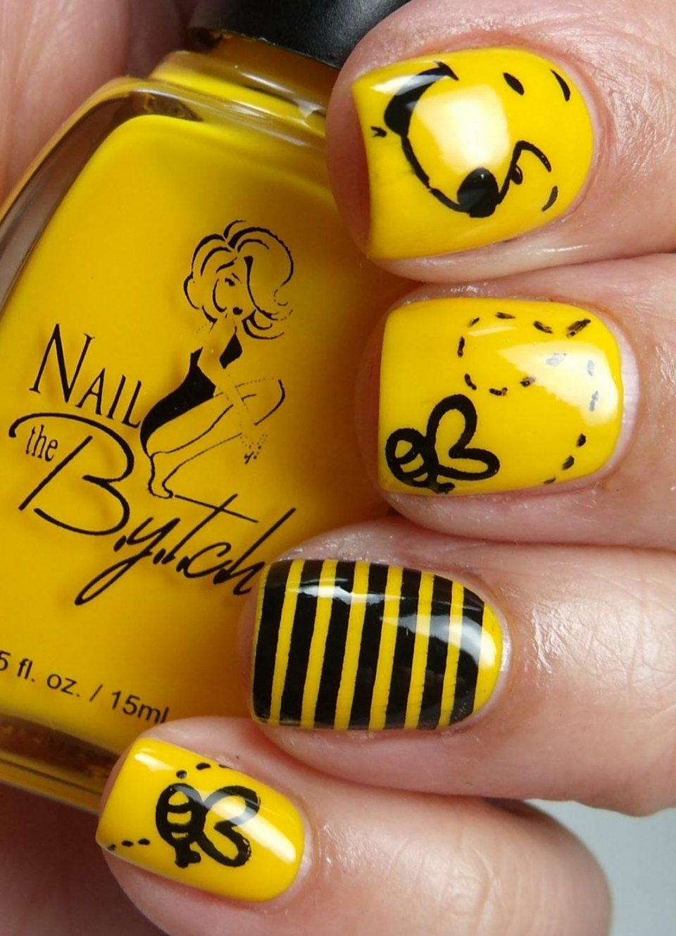 Маникюр жёлтый с чёрным