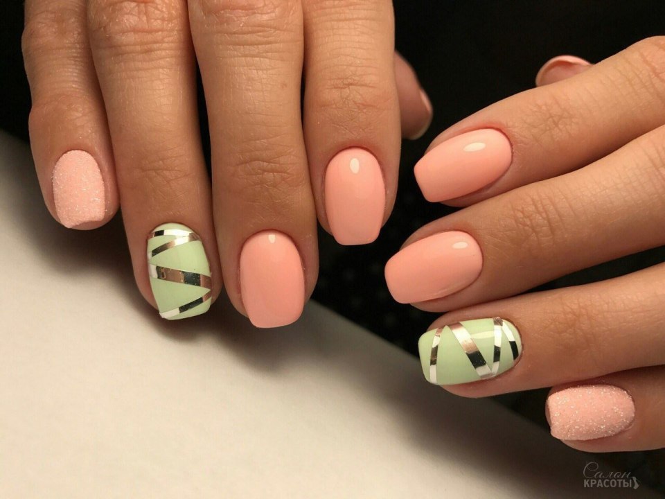 Летний маникюр для офиса на короткие ногти