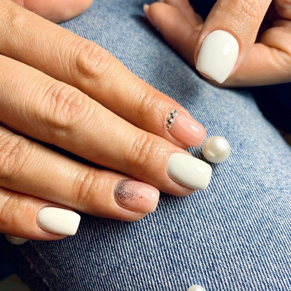 Маникюр лето однотонный жемчужный