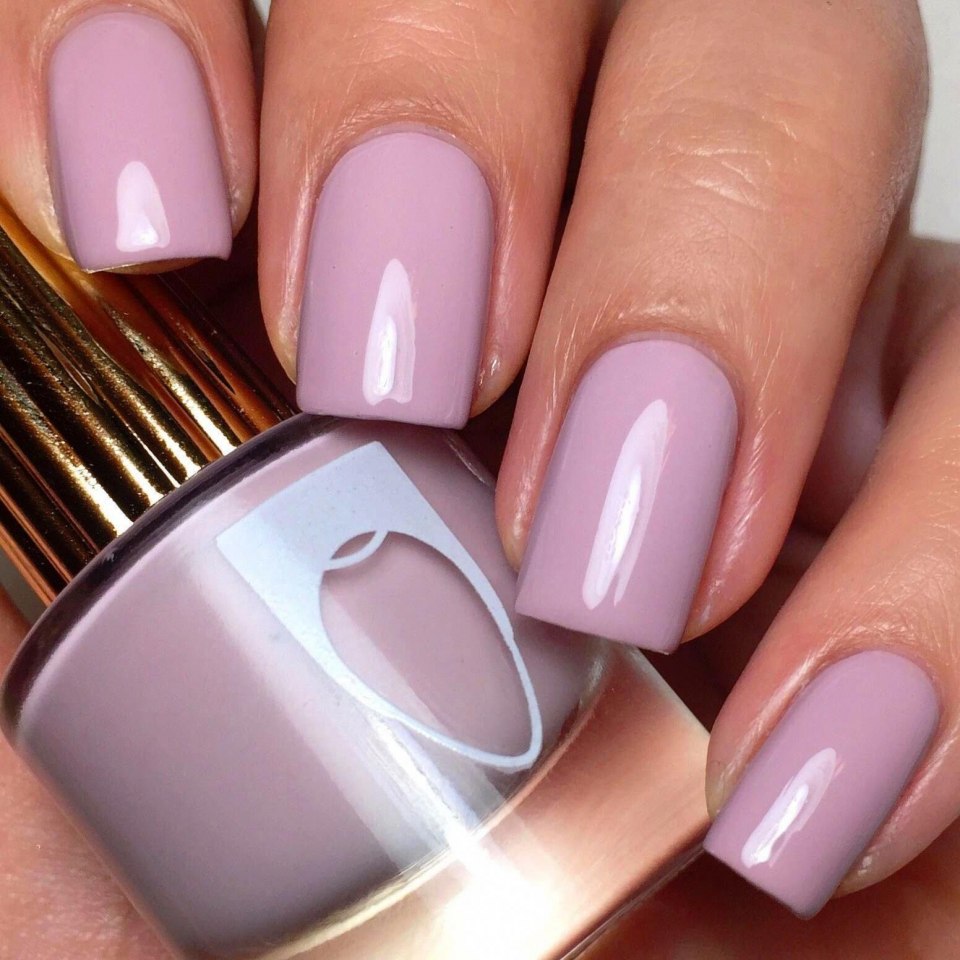 Ногти нюд сиреневые тона