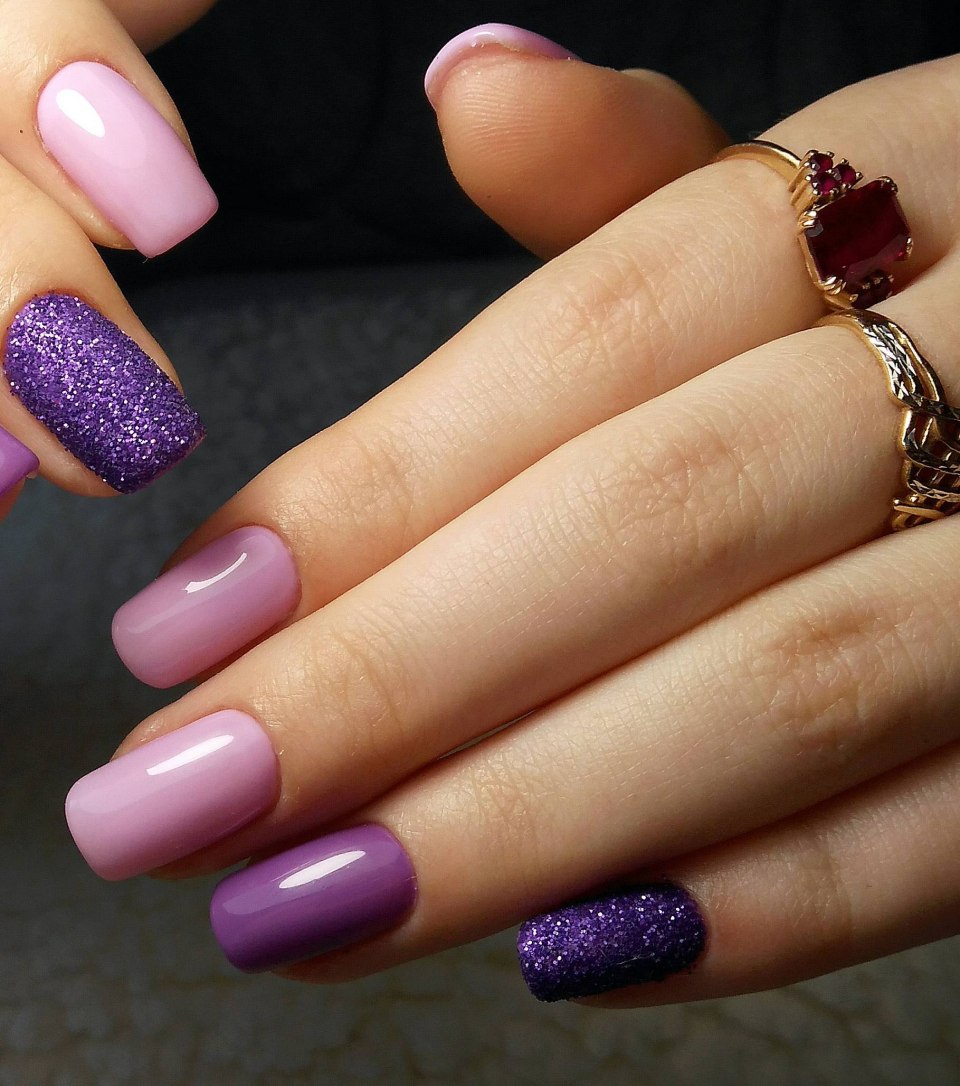 Маникюр бордовый с синим