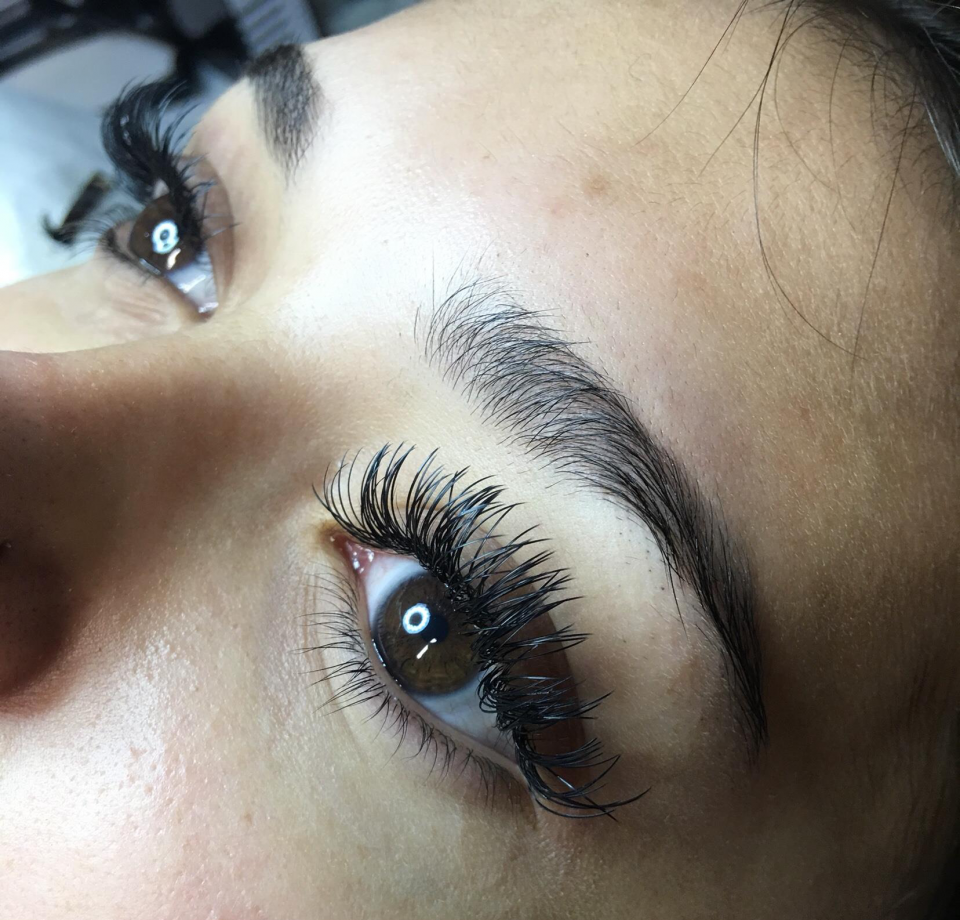 Ресницы наращивание классика женщины 40 лет